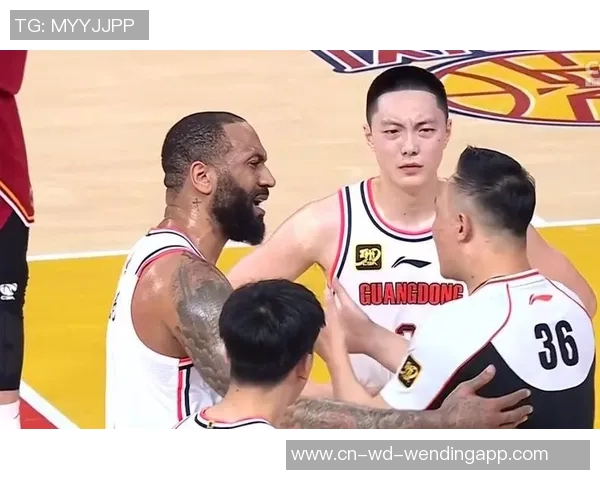 杜锋愤怒指责裁判不公胡明轩误罚引发赛场争议与反思