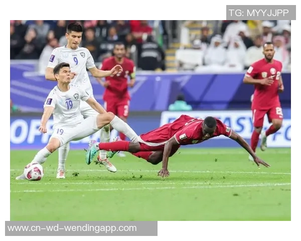 中国队迎战卡塔尔队全力争胜展现足球实力与团队精神