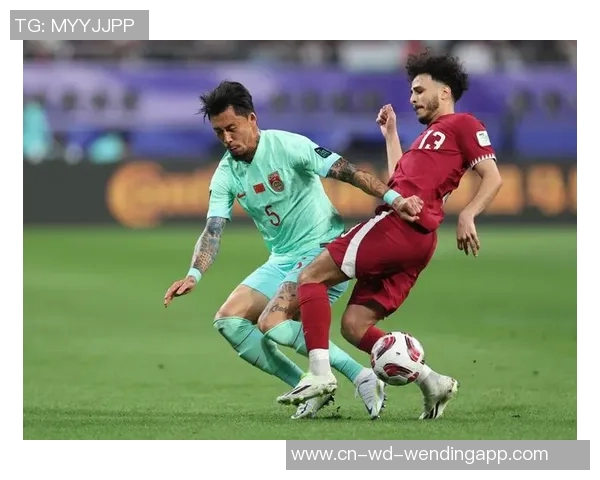 中国队迎战卡塔尔队全力争胜展现足球实力与团队精神 中国队迎战卡塔尔队全力争胜展现足球实力与团队精神